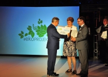 Presentation of check for 25 thousend zlotys.